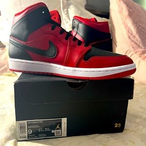 Air Jordan 1 Mid